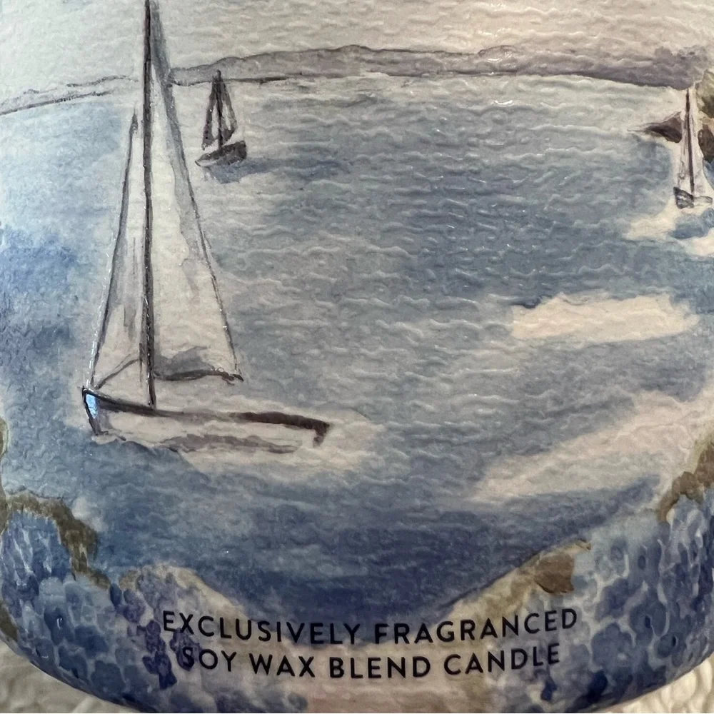 Bath & Body Works Shoreline Hydrangea 3-Wick Soy Wax Candle 3-Wick 14.5 Oz - Picture 5 of 8